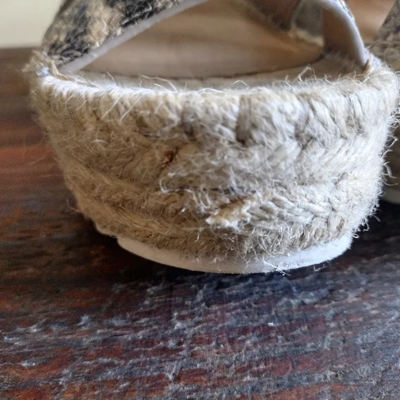 Marc Fisher Robbyn Gray Cream Snake Leather Platform Espadrille Sandals Size 7.5 - Picture 11 of 11